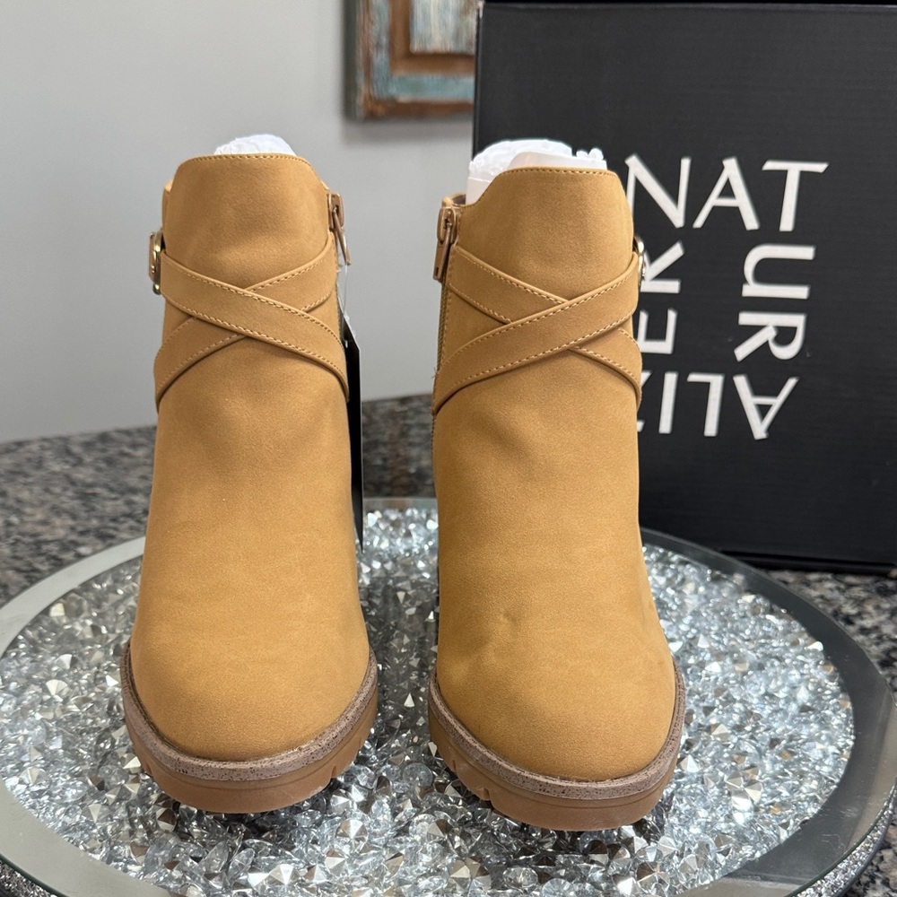 Naturalizer Women's Camel Ankle Booties NEW 8.5W - Picture 2 of 14